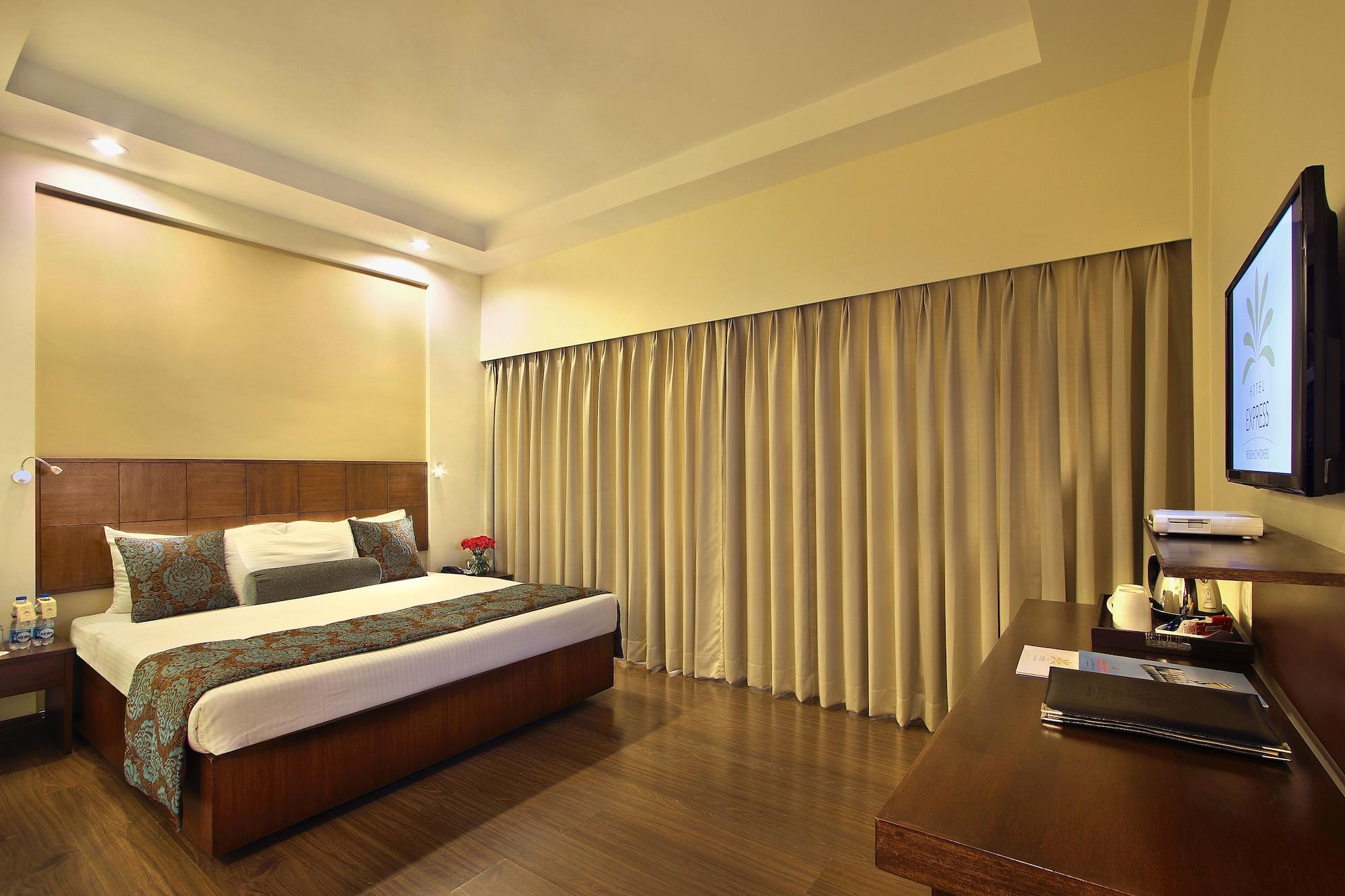 Hotel Express Towers Vadodara Luaran gambar