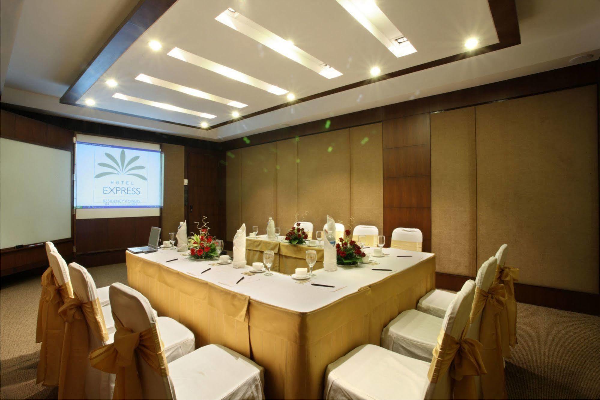 Hotel Express Towers Vadodara Luaran gambar