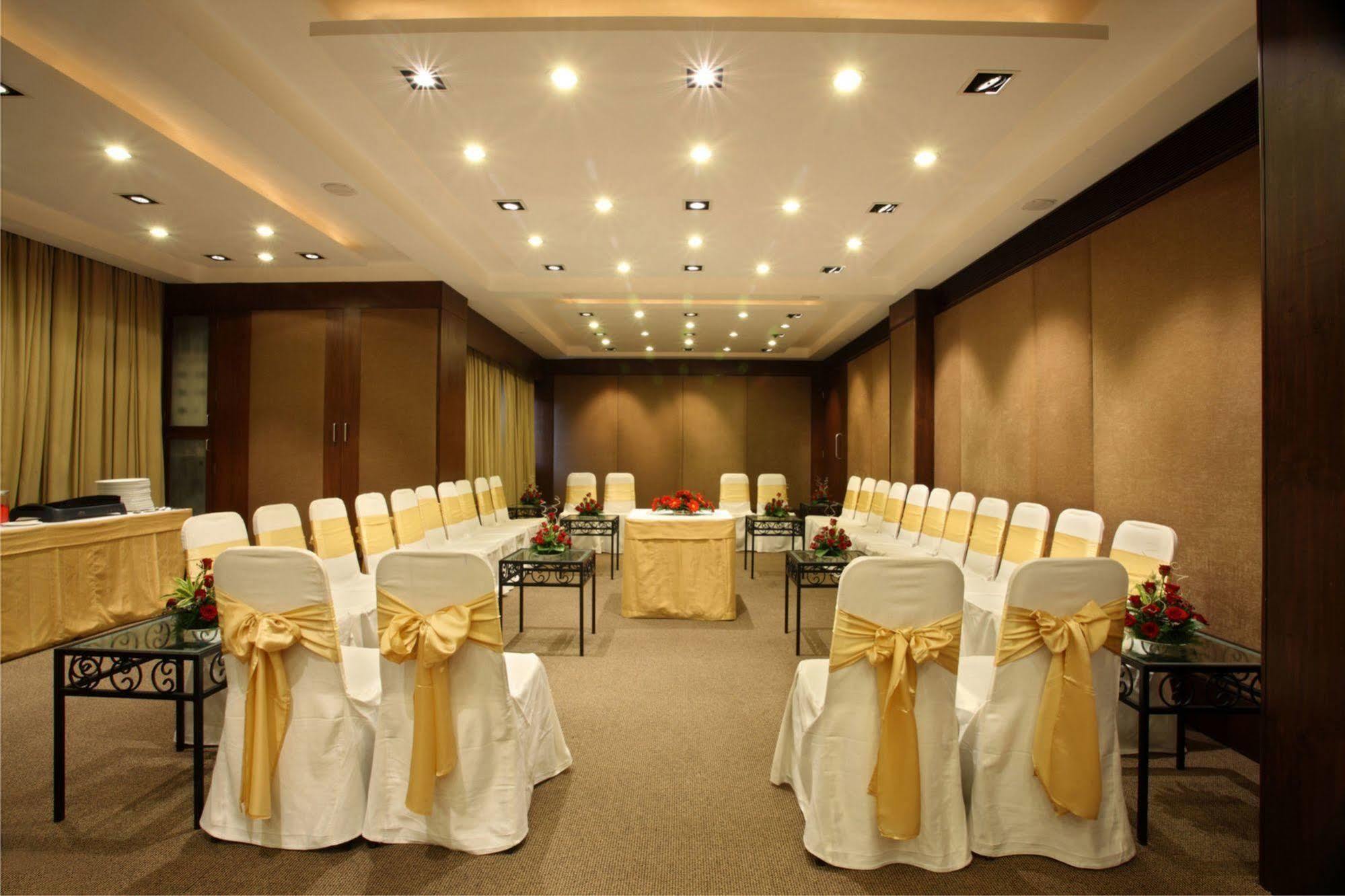 Hotel Express Towers Vadodara Luaran gambar